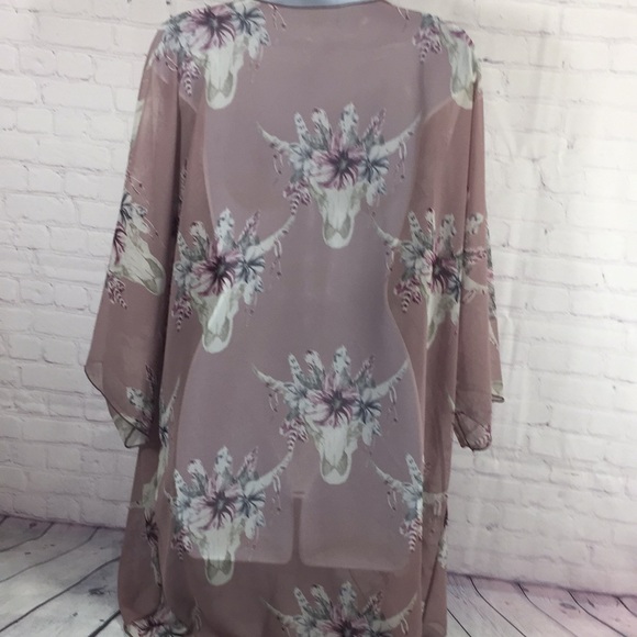 Lovely Kimono Floral Design Light Weigh Size Small - Picture 5 of 8